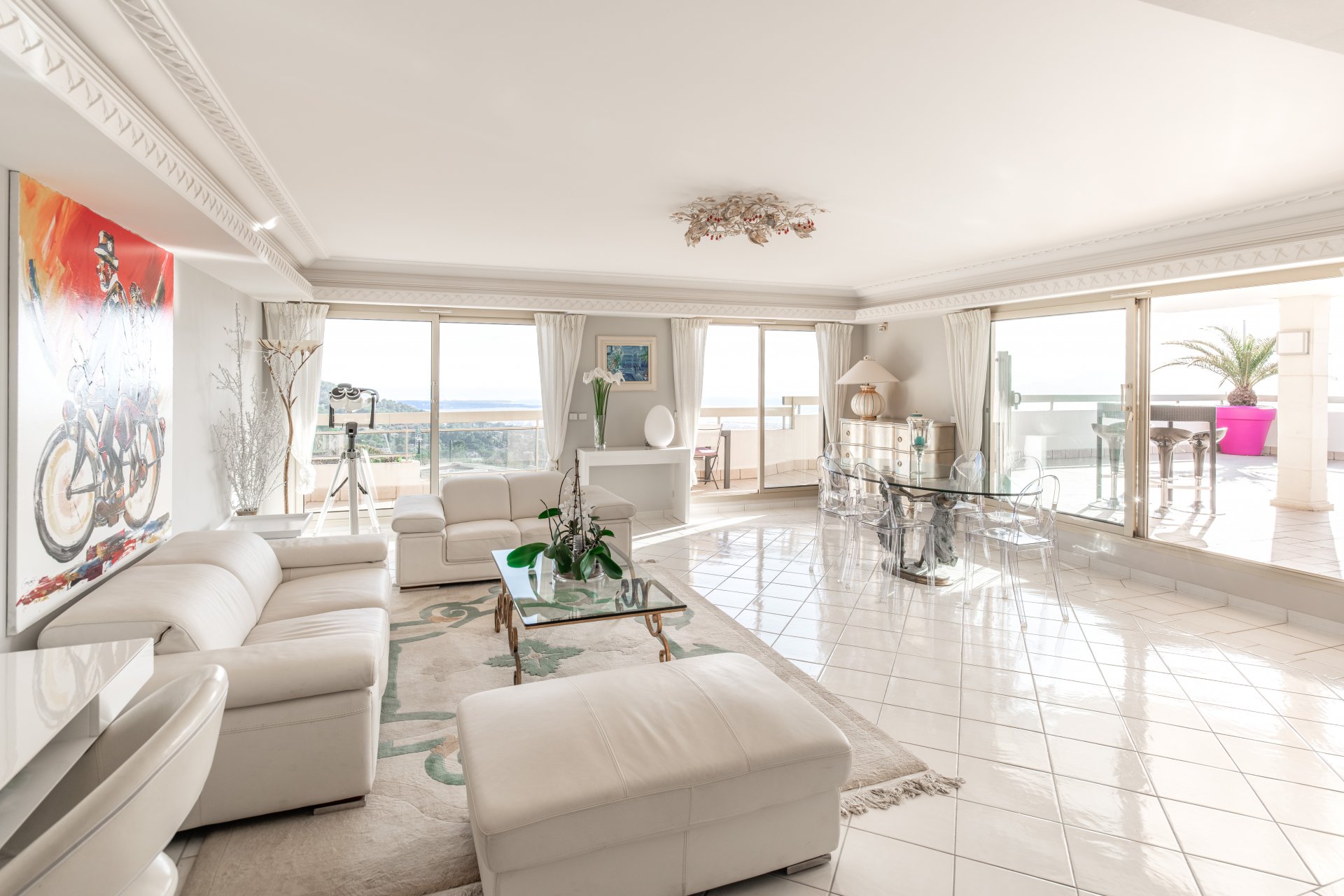 2 Bedroom Apartment For Sale in Cannes