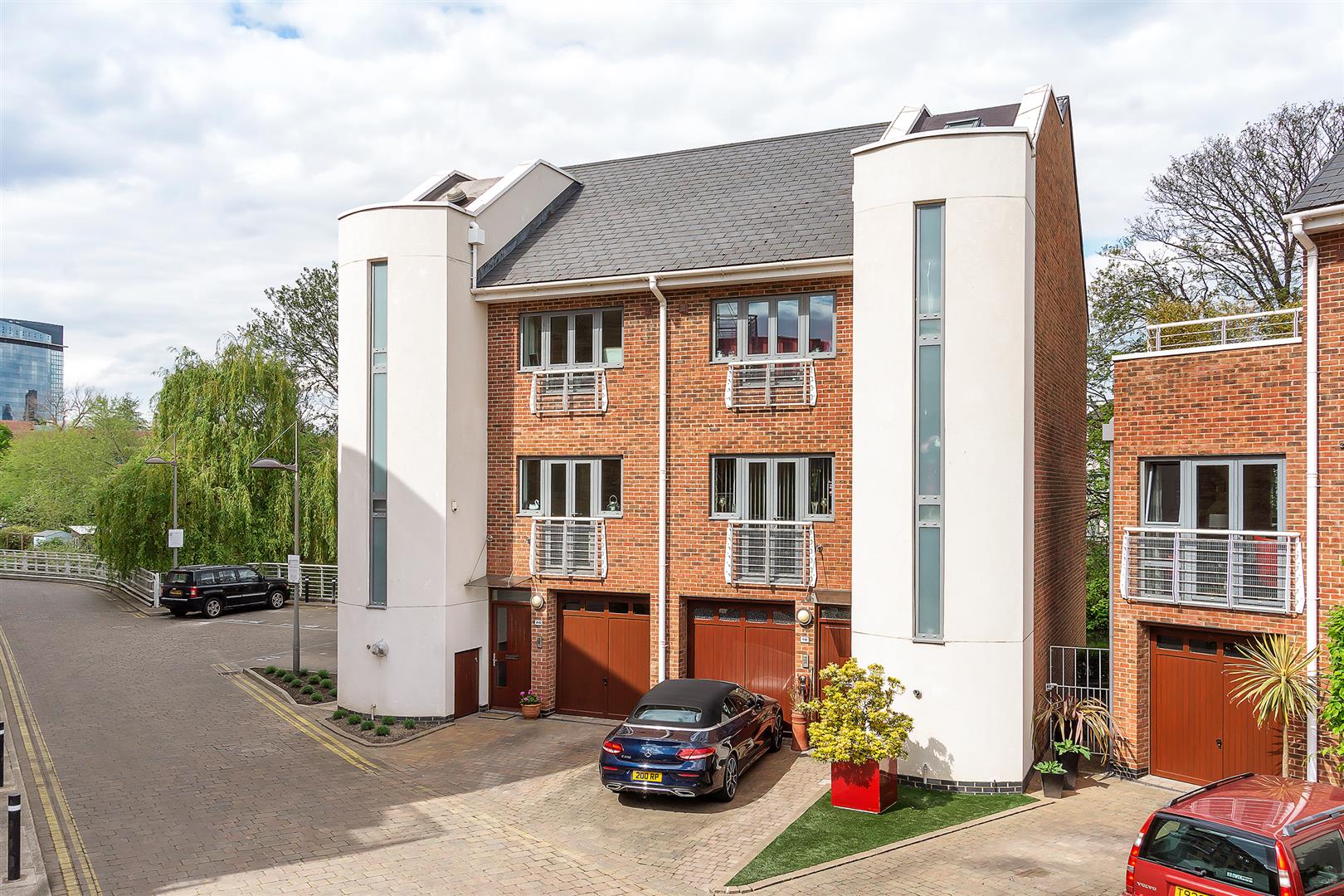 4 Bedroom Town House For Sale in Tallow Road, Brentford