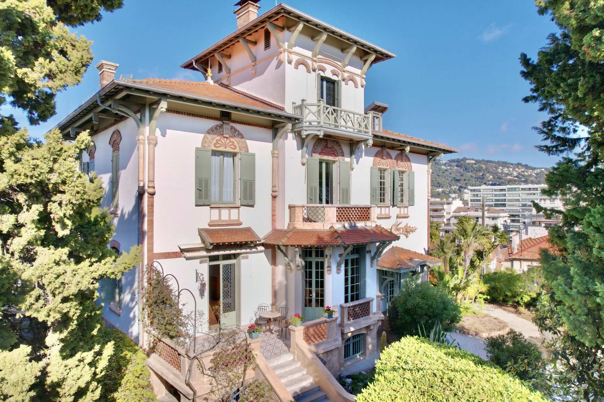 6 Bedroom House For Sale in Cannes
