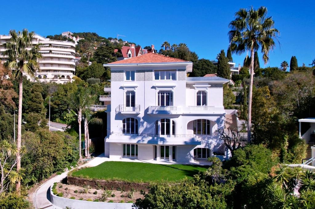 6_bedroom_house_for_sale_in_cannes_with_sea_views