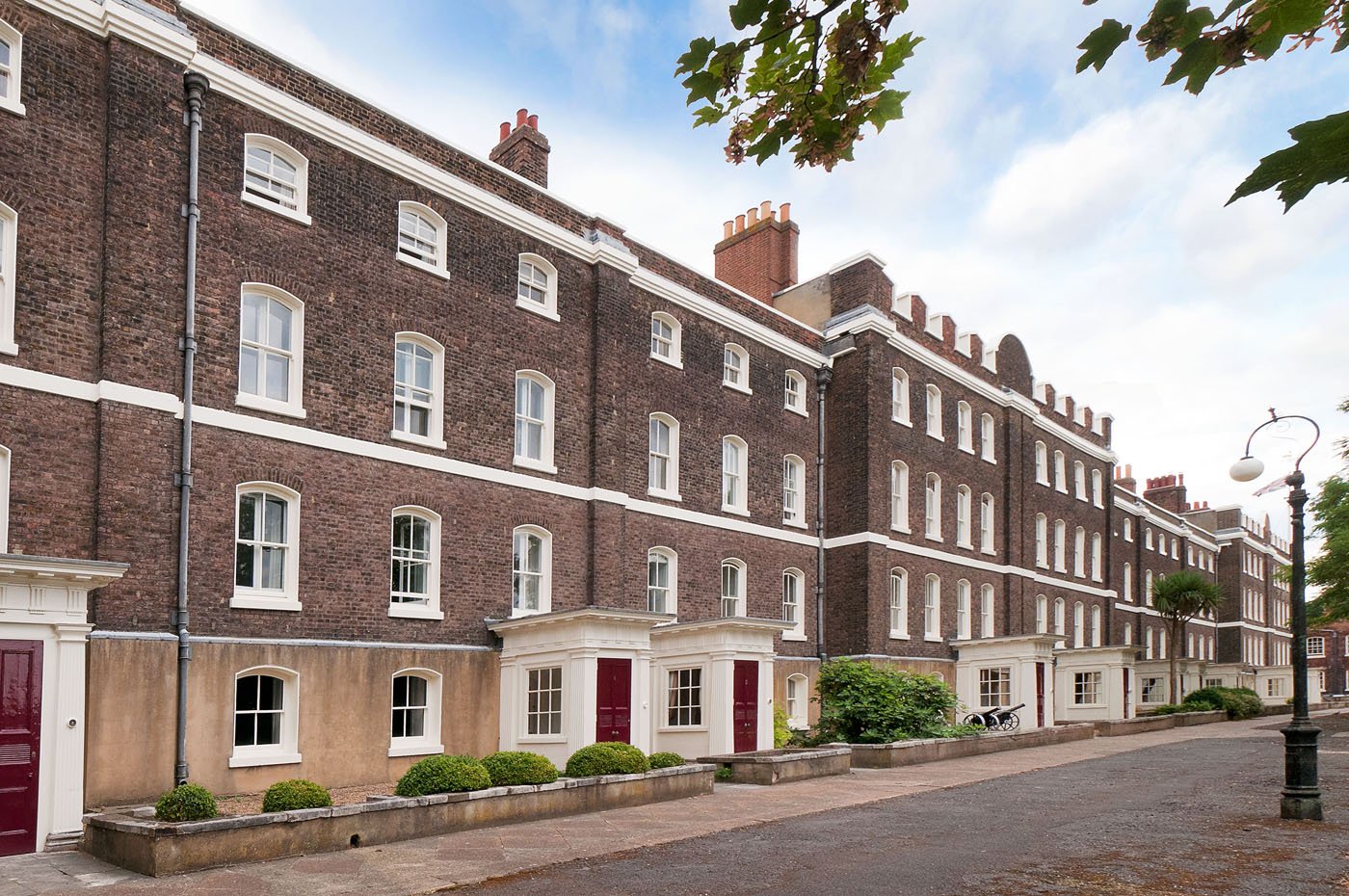 7 Bedroom Terraced House For Sale in Stunning Grade 1 Listed Residence In The Historical Dockyard