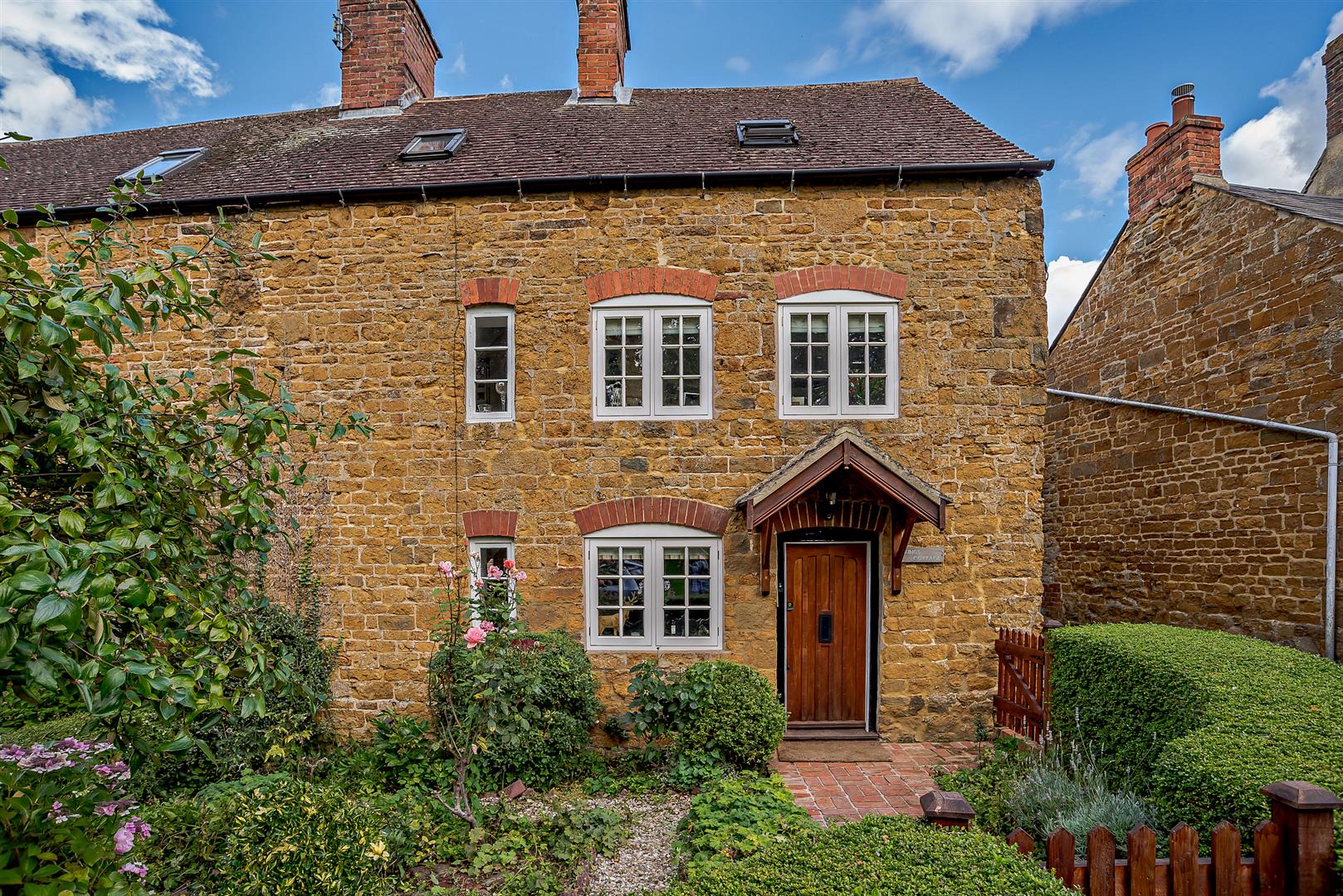 Top 10 Cosy Cottages for Sale - Blog