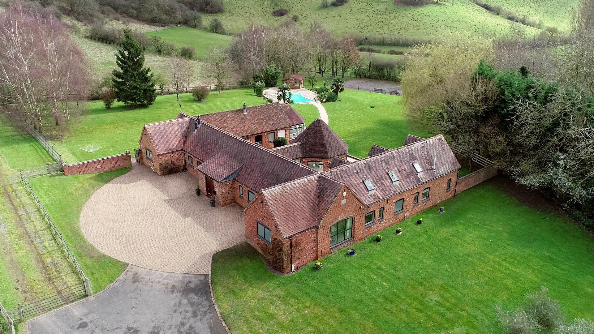 Equestrian property with a swimming pool in Buckley Green, Henley In Arden, Solihull, West Midlands