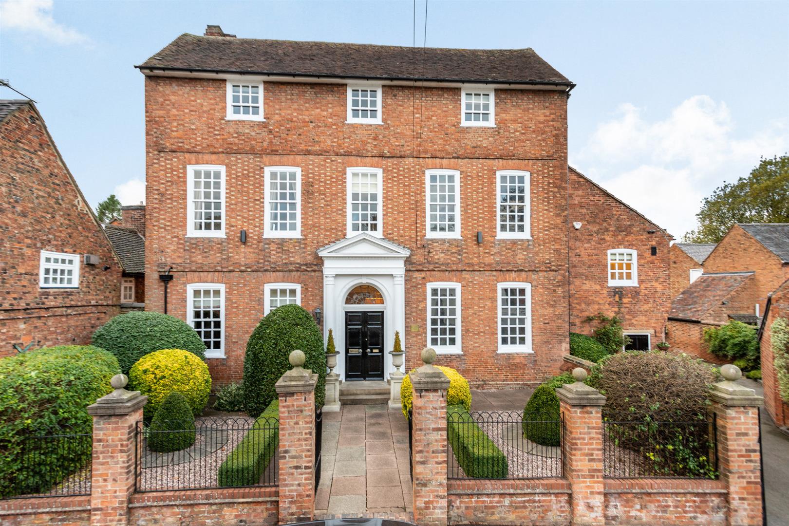 Property in Market Bosworth with 6 bedrooms
