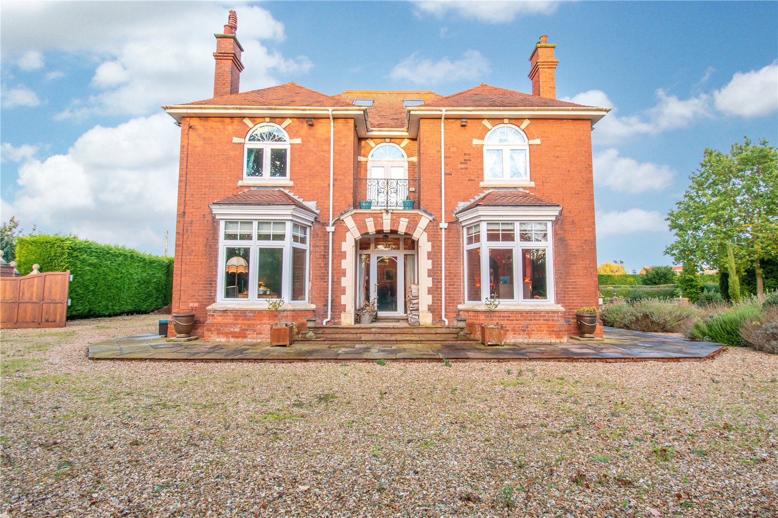 Lincolnshire home with 6 bedrooms