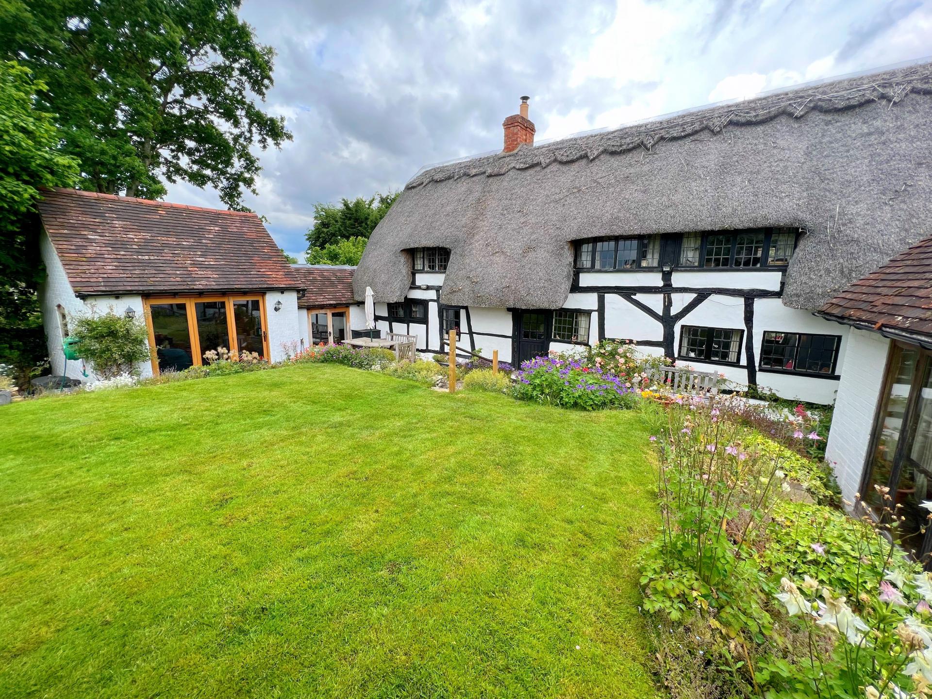 3 Bedroom Character Property for sale in Stratford-Upon-Avon