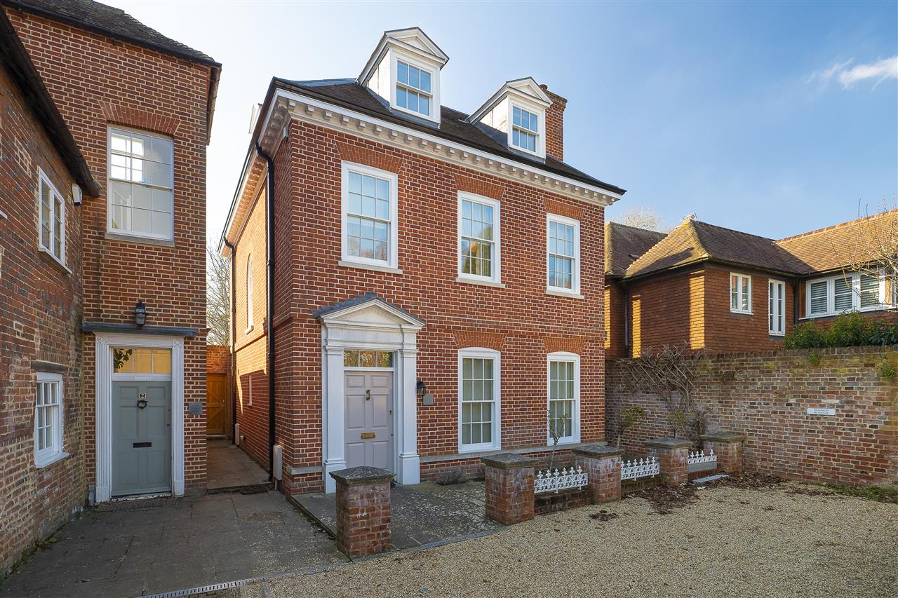4 Bedroom Detached House for sale in Canterbury