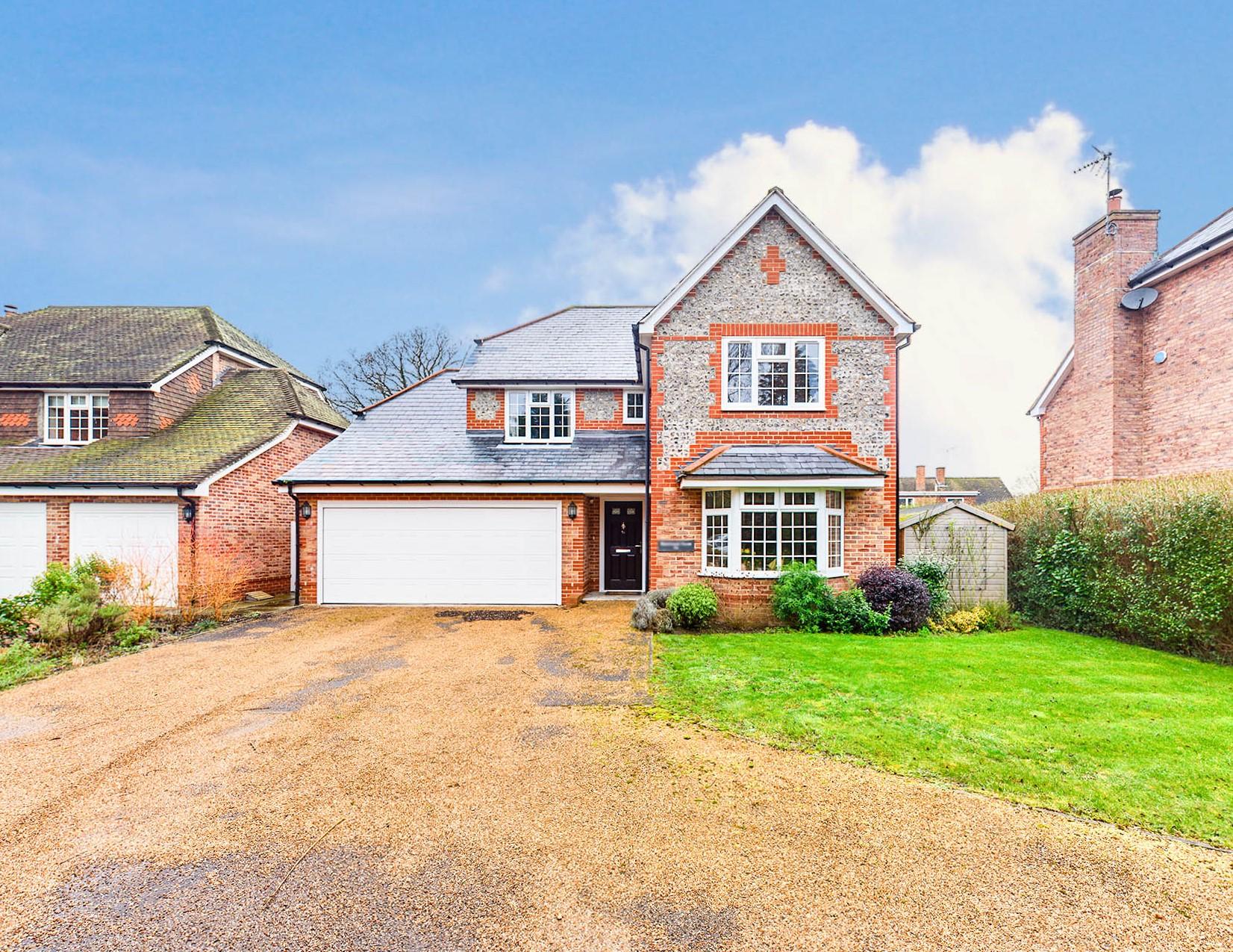 4 Bedroom Detached House for sale in Horsham