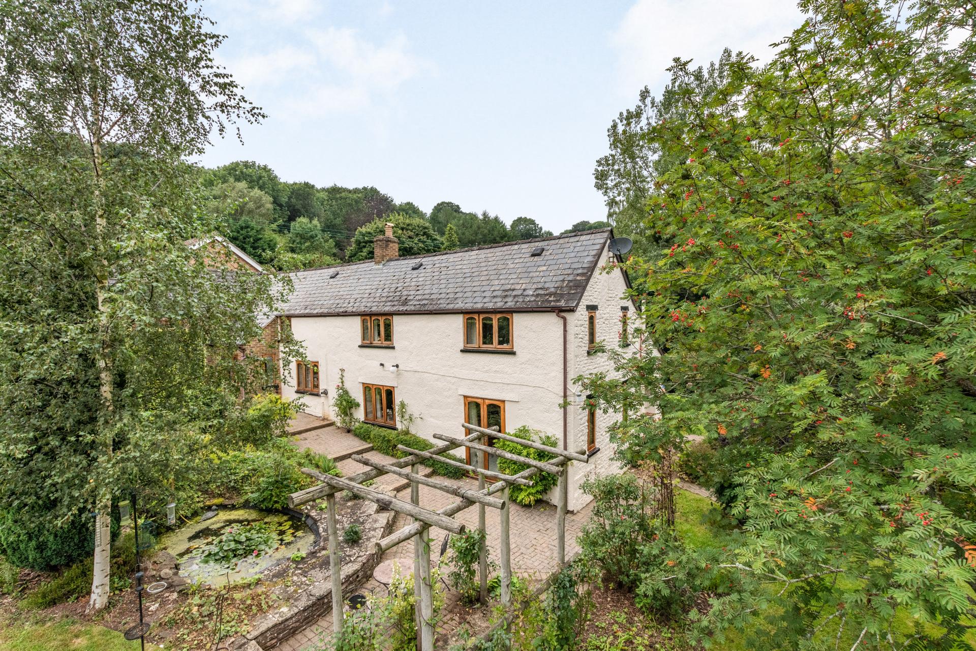 4 Bedroom Detached House for sale in Longhope gloucestershire