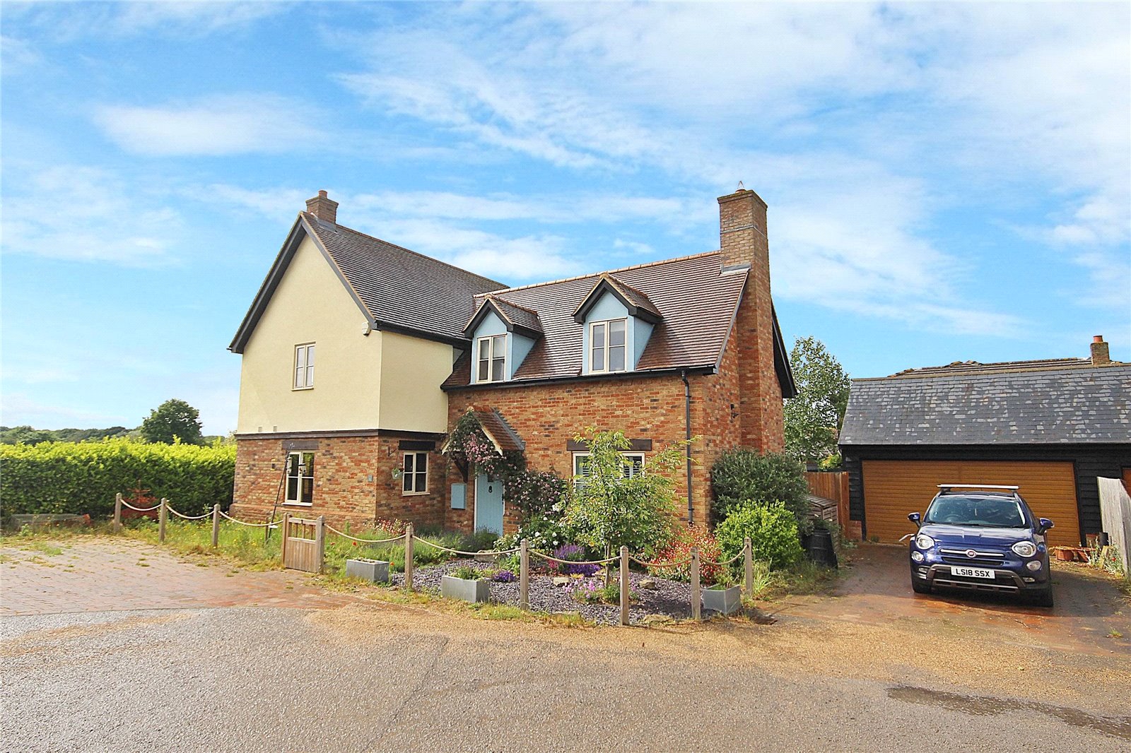 5 Bedroom Detached House for sale in Bedfordshire