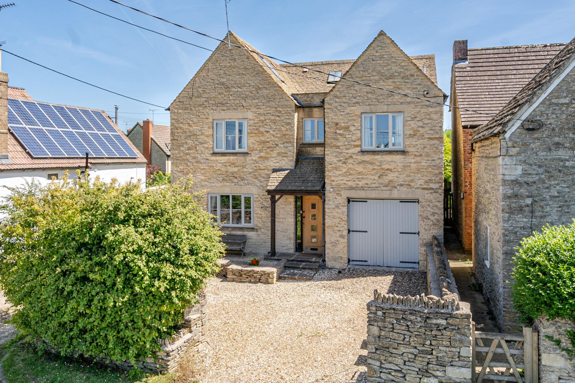 5 Bedroom Detached House for sale in Chippenham