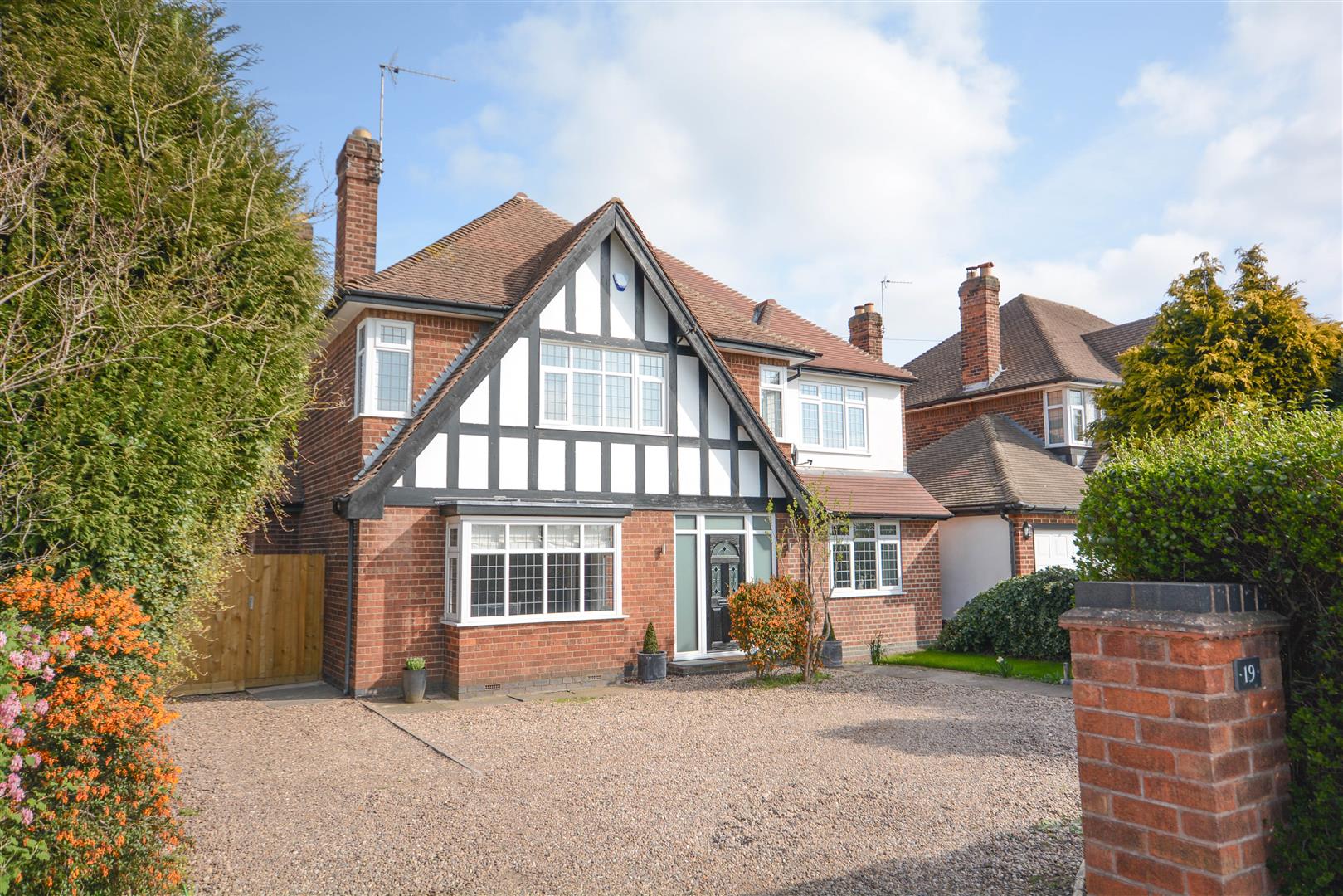 5 Bedroom Detached House for sale in Nottingham