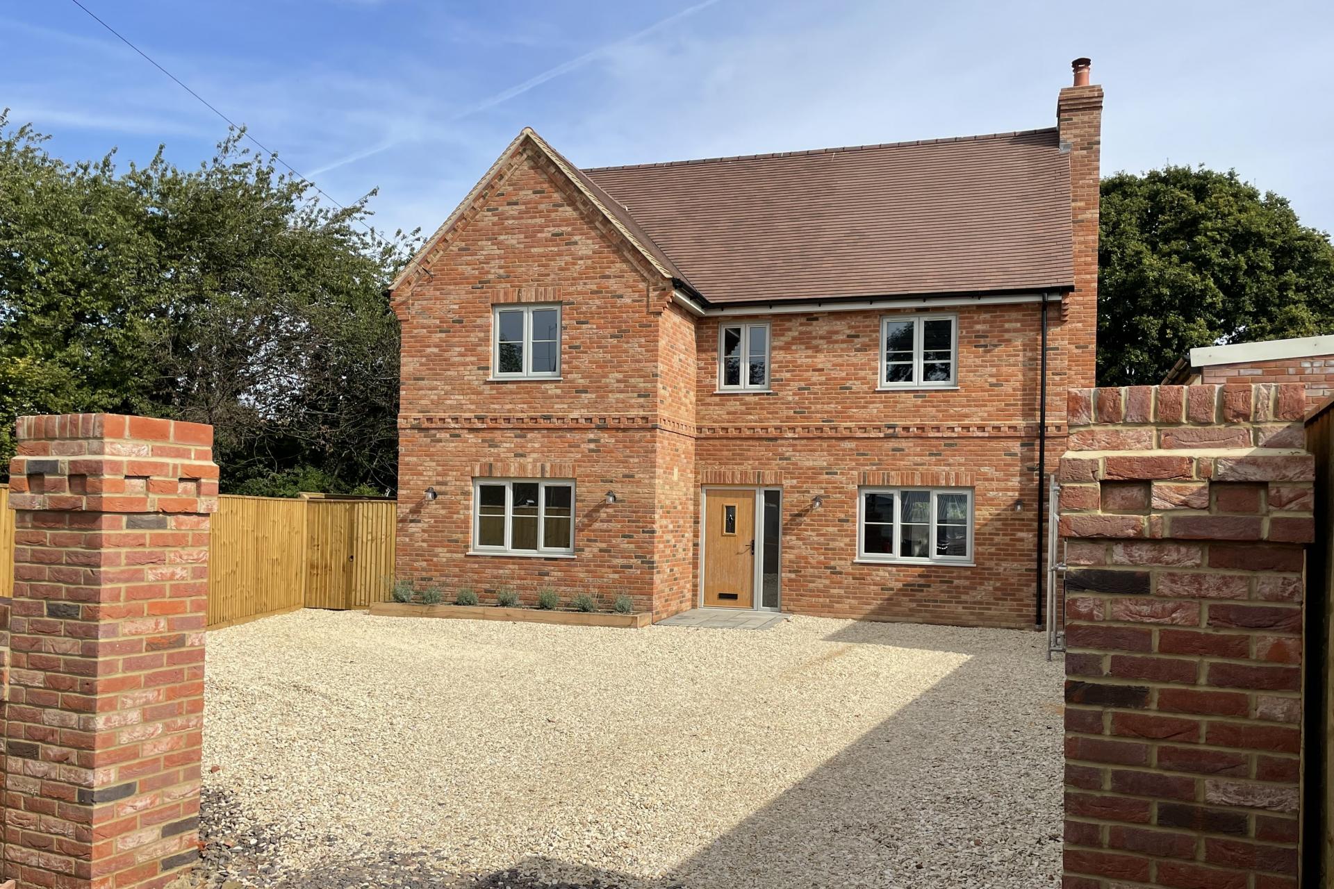 5 Bedroom Detached House for sale in Thame