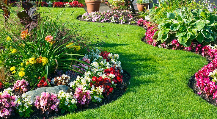 An ideal way to make the most of any garden is to dedicate allotted zones to outdoor resting spots and flower beds
