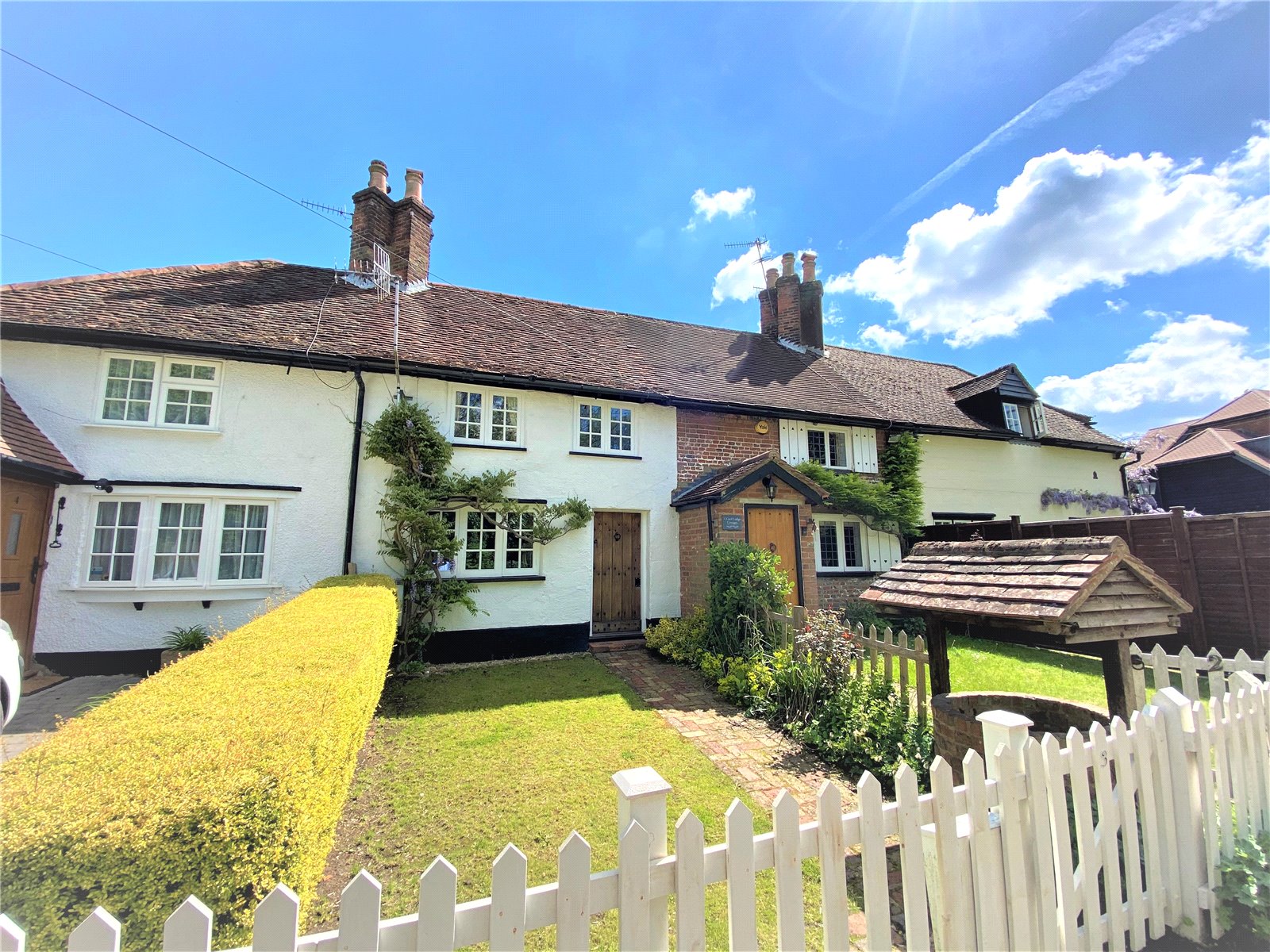 beautiful country terraced cottage in hertfordshire