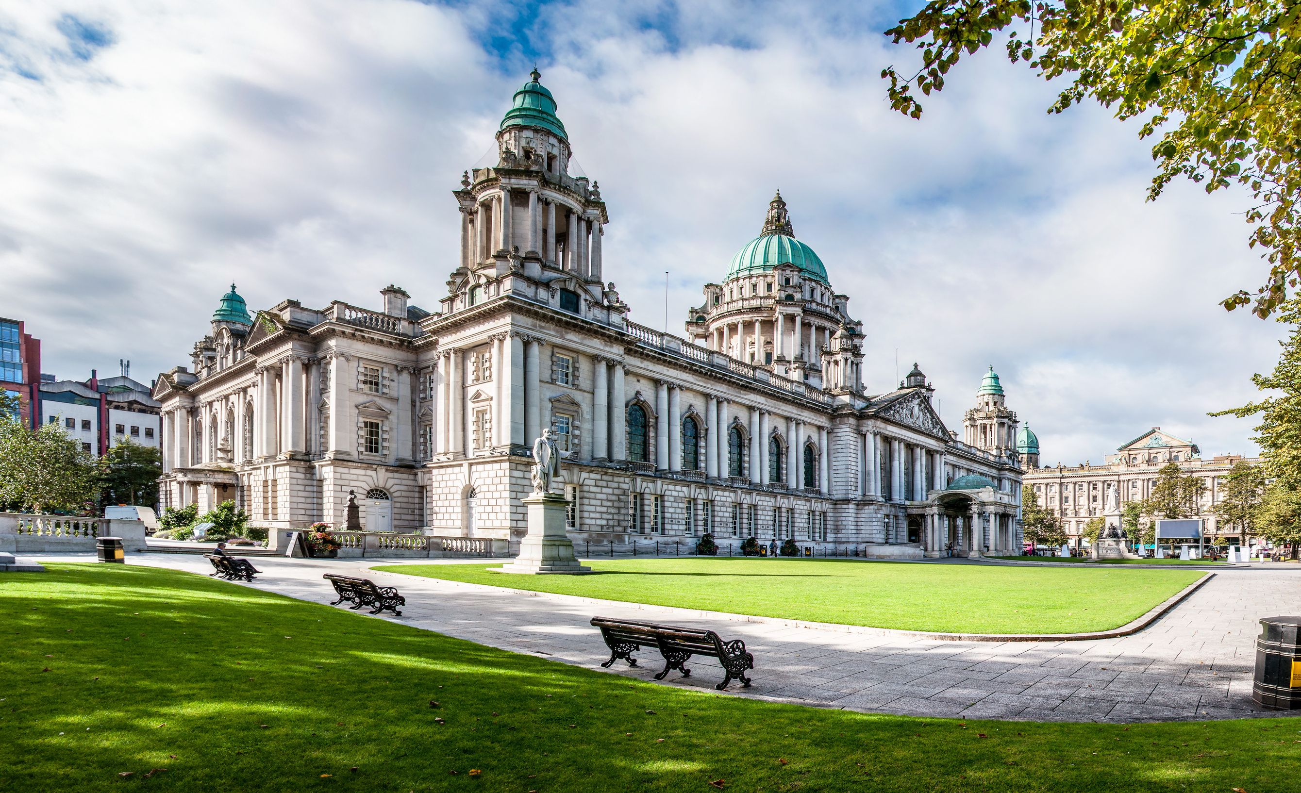 belfast_city_hall_in_northern_ireland_uk