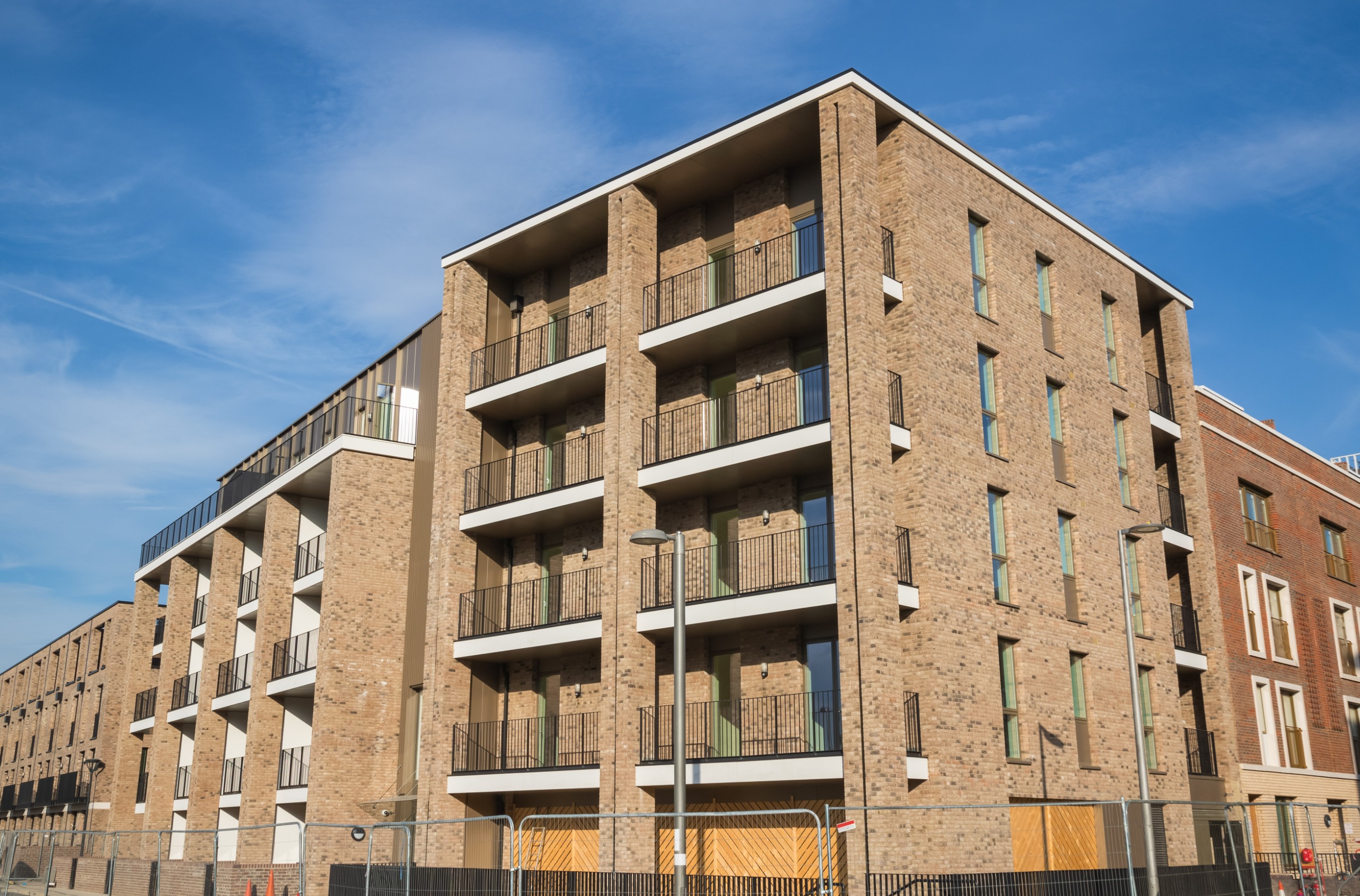 brand_new_empty_block_of_flats_in_stratford_east_london_uk