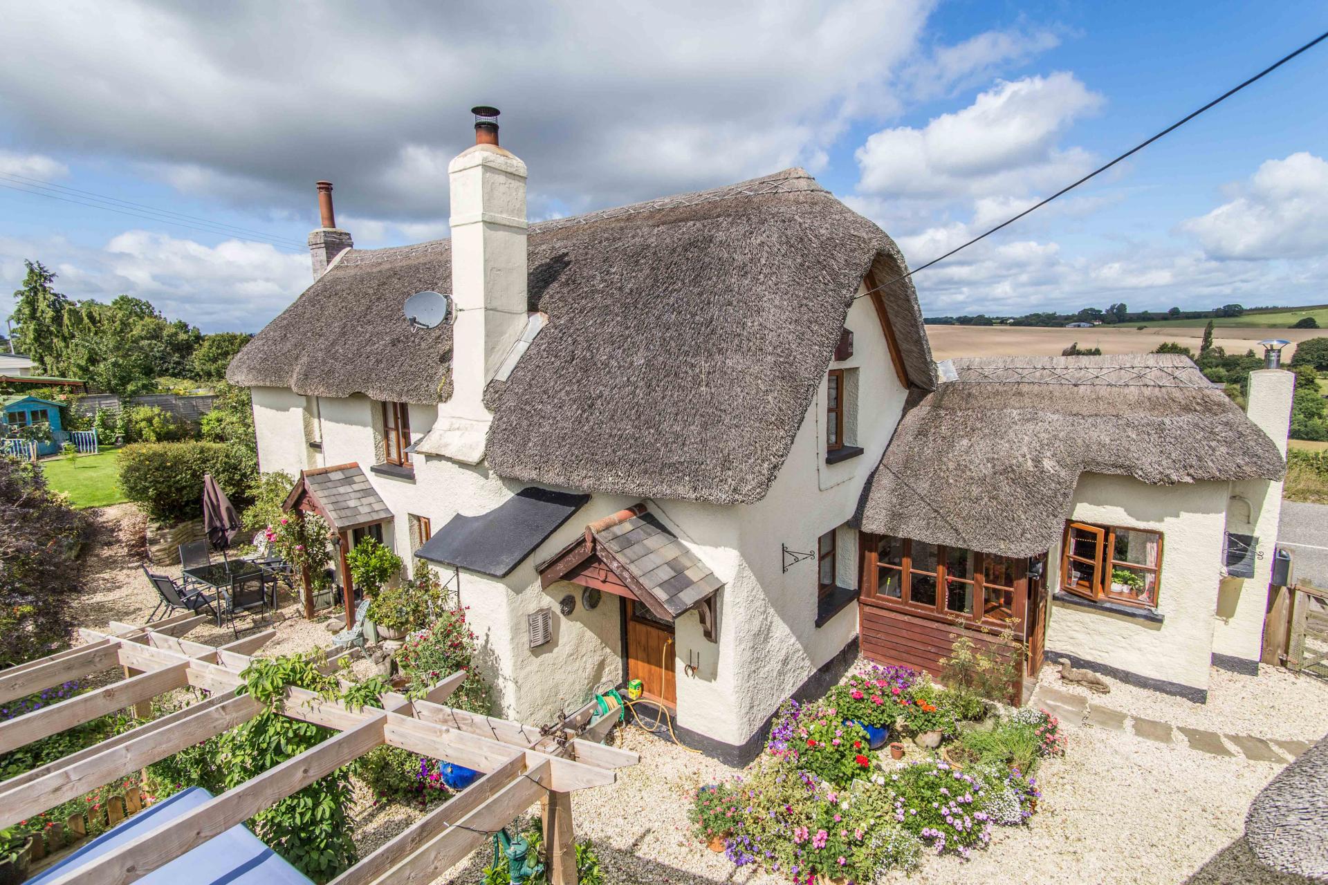 charming_thatched_cottage_in_cheriton_bishop_devon