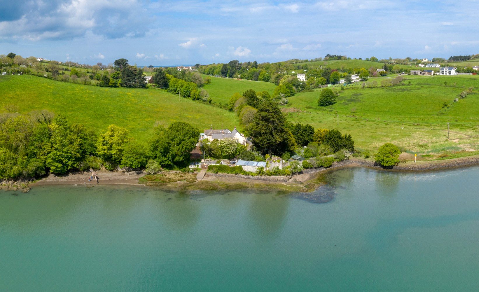 Devon amazing riverside dream house next to water