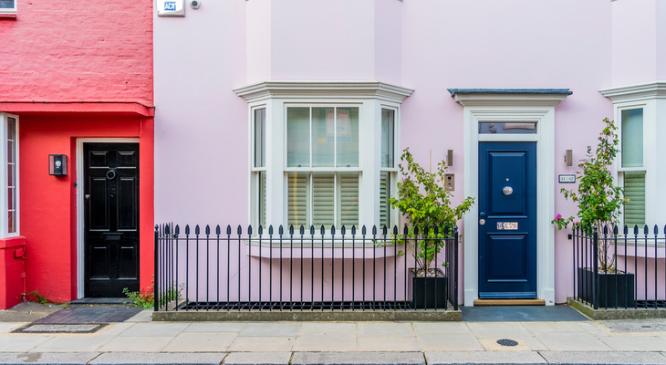 featured_image_pink_london_house_blue_door