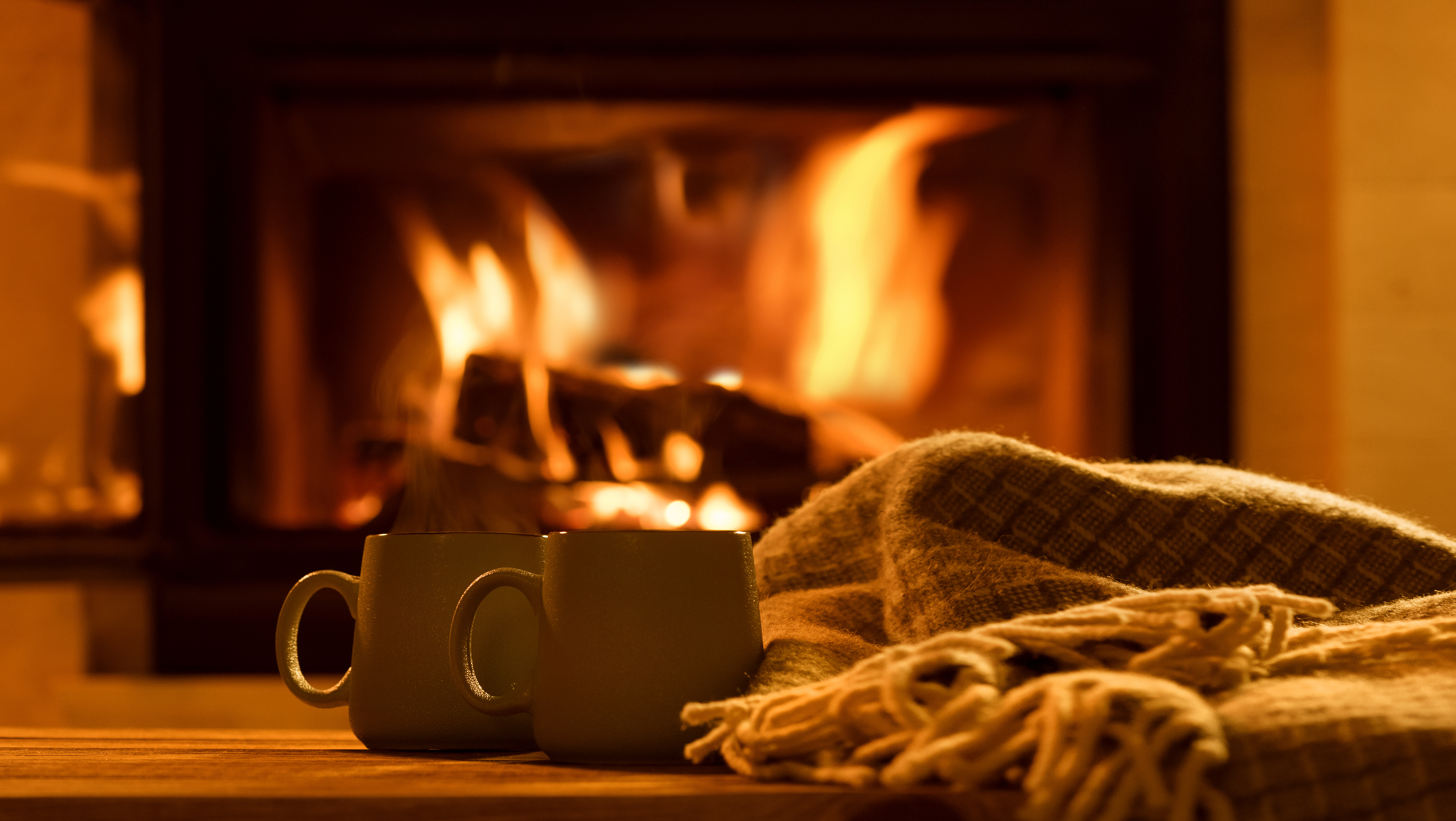 Пусть в доме царит тепло и уют. Уют и тепло. Уютного вечера. Уютный плед камин. Зима камин.