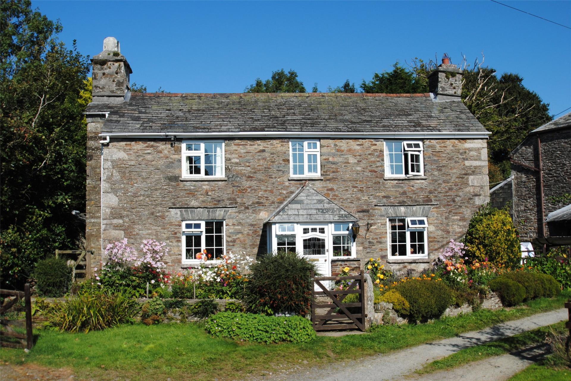 Grade II Listed former farmhouse pretty English country home