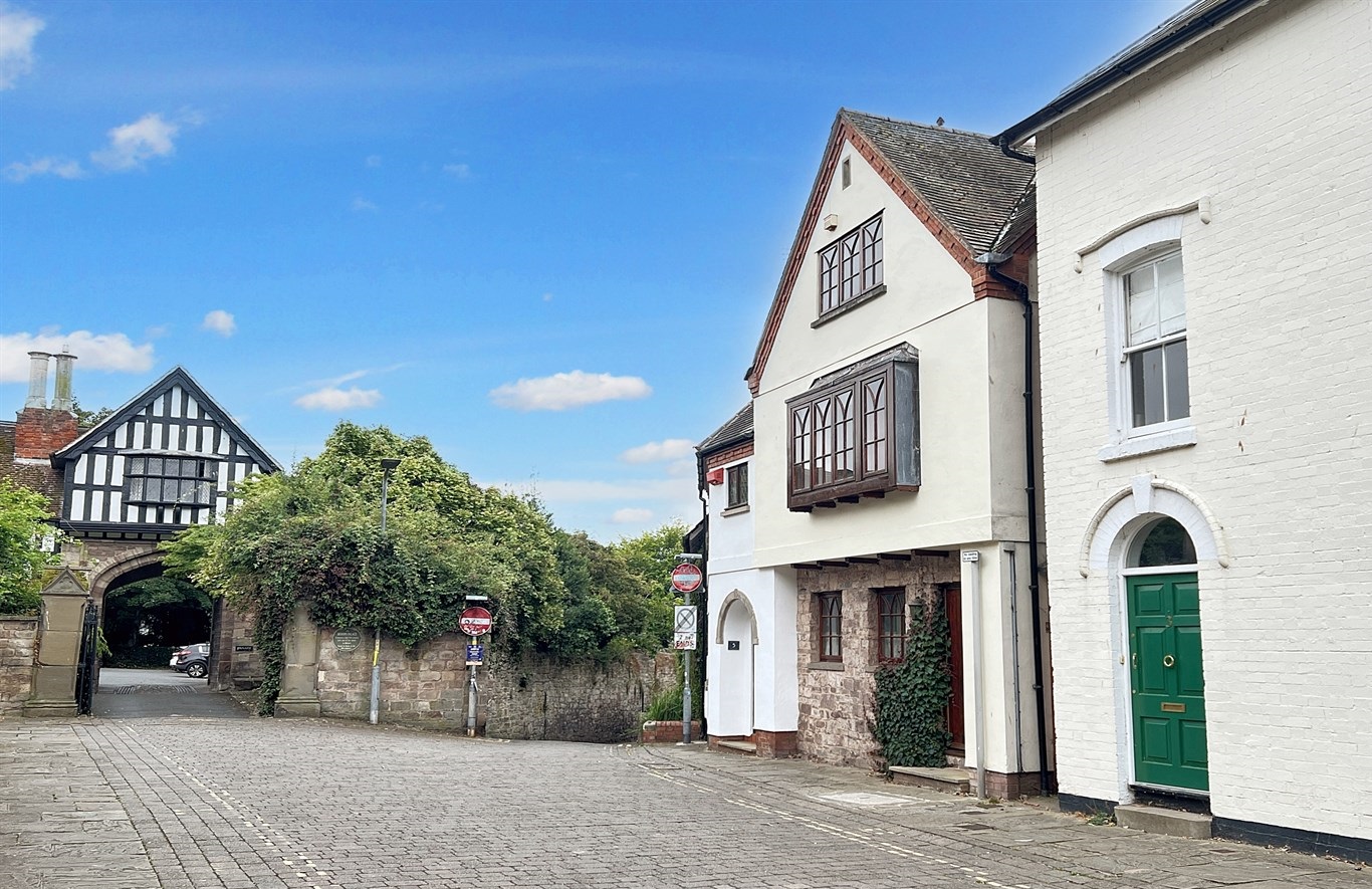 Hereford, Herefordshire, 3 bedrooms USE