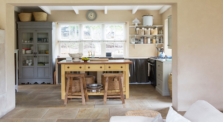 How to create a classic Farmhouse-style kitchen