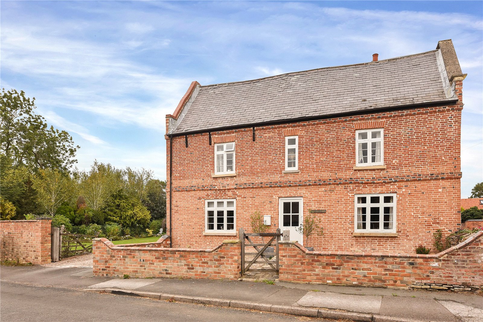 leicestershire_beautiful_traditional_english_brick_farmhouse