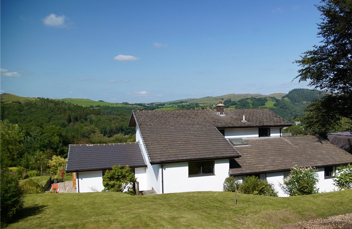 8 Bedroom Detached House for sale in Ceredigion