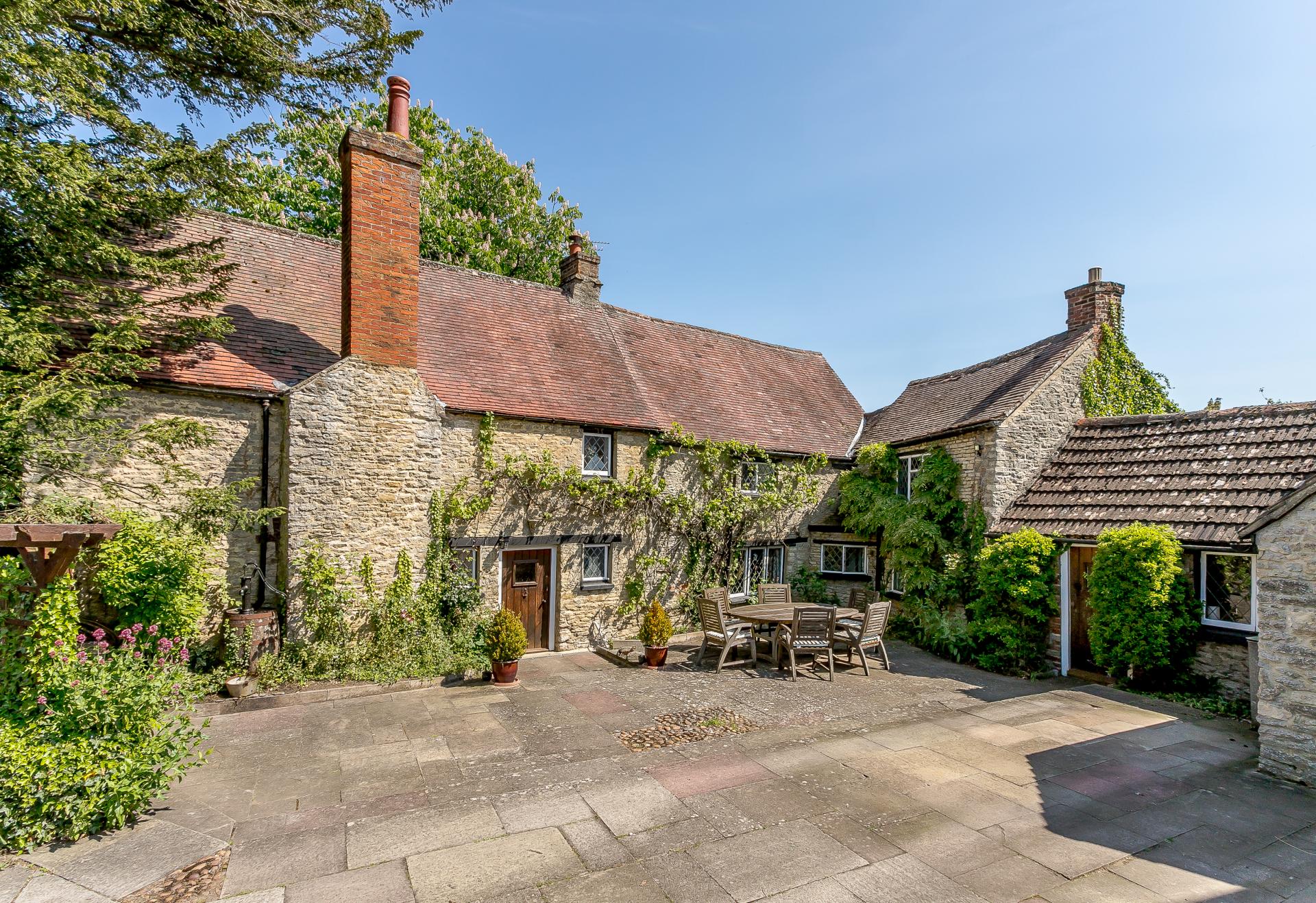 oxfordshire village leafy stone farmhouse cottage.jpg