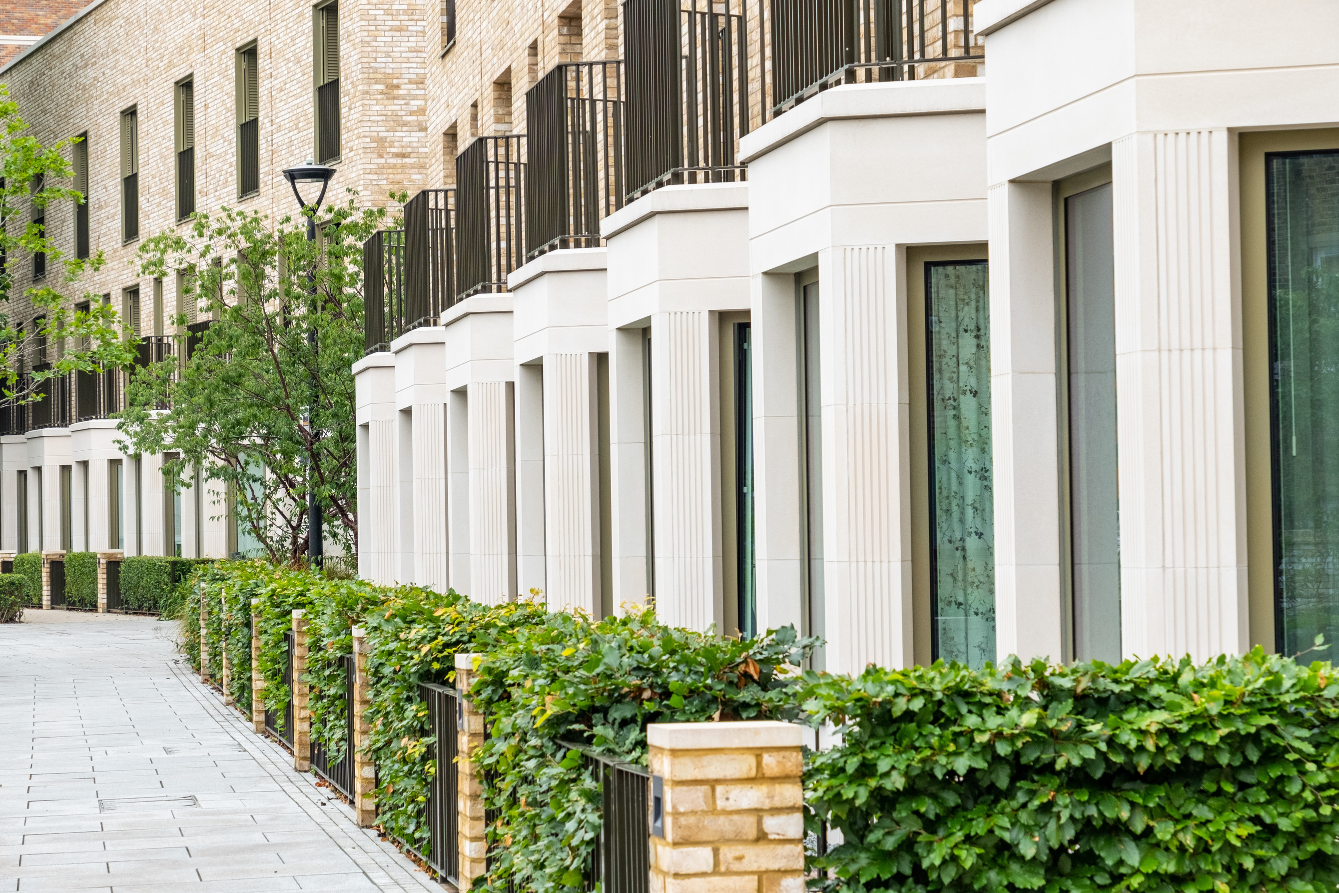 row_of_modern_apartments_in_leafy_suburbs