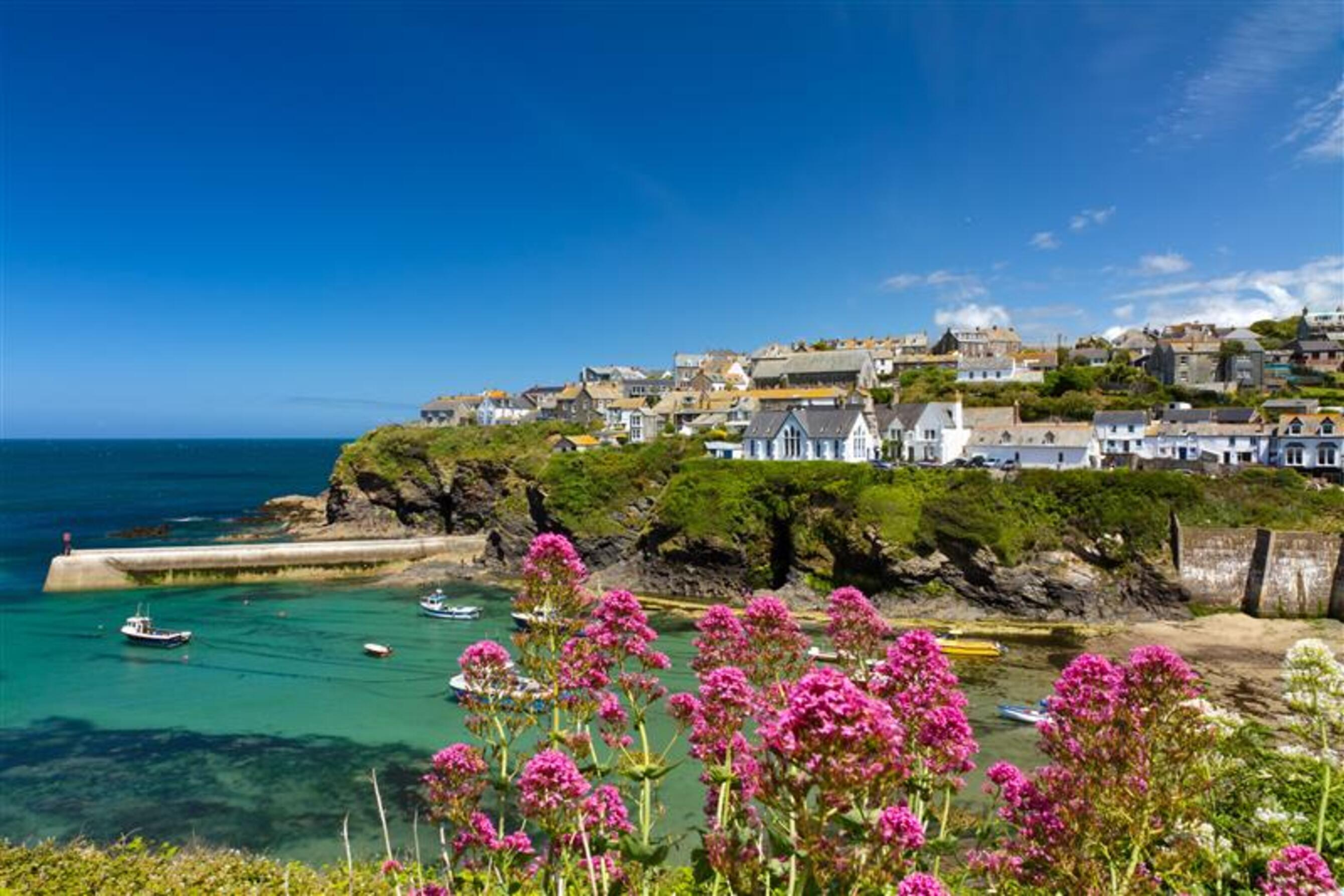scenic_coastal_setting_in_cornwall_uk