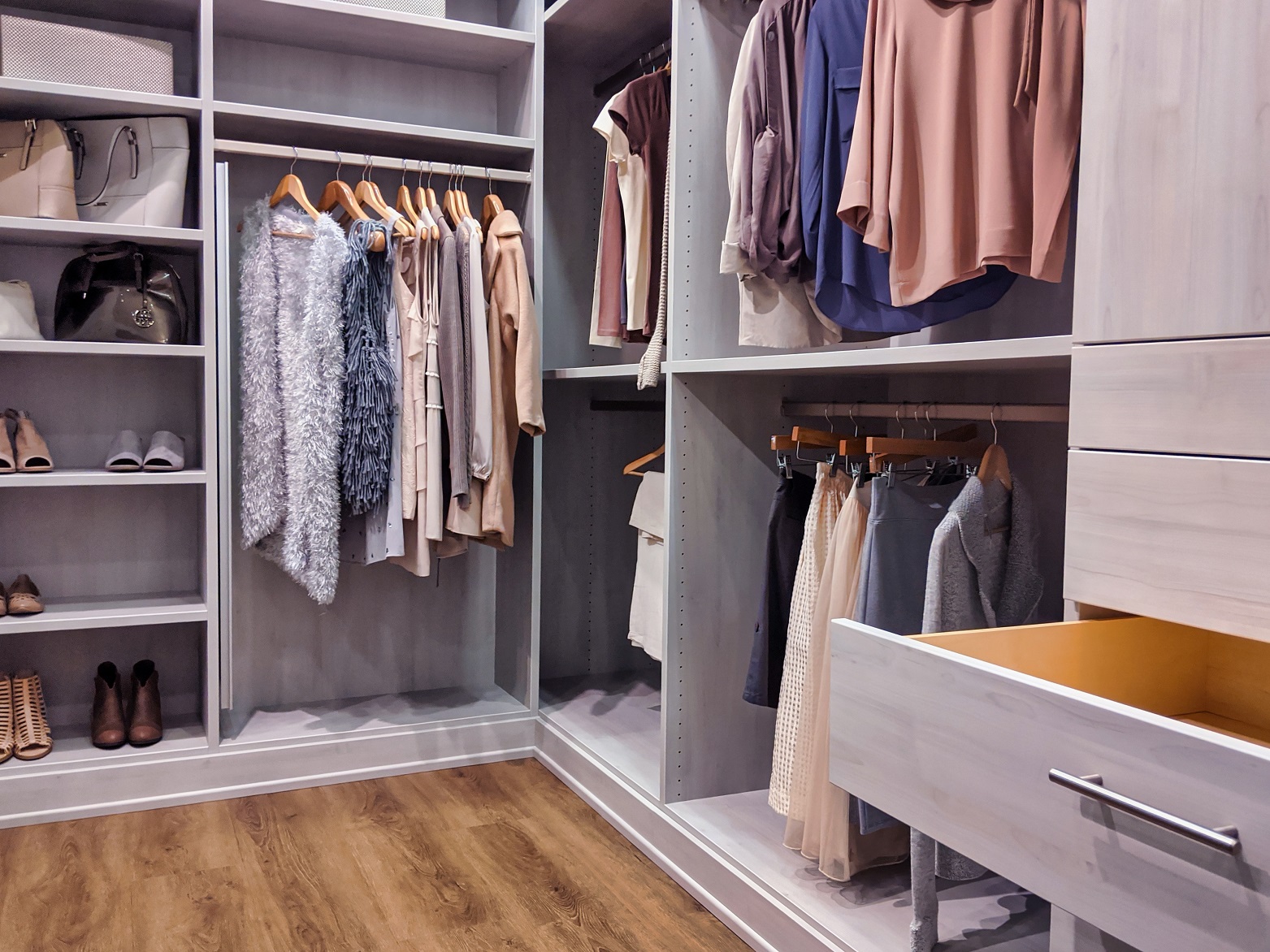 Show off your favourite fashion pieces with shelving and racks, hang a wall-mounted mirror, and finish with a glamorous velvet seat for trying on shoes