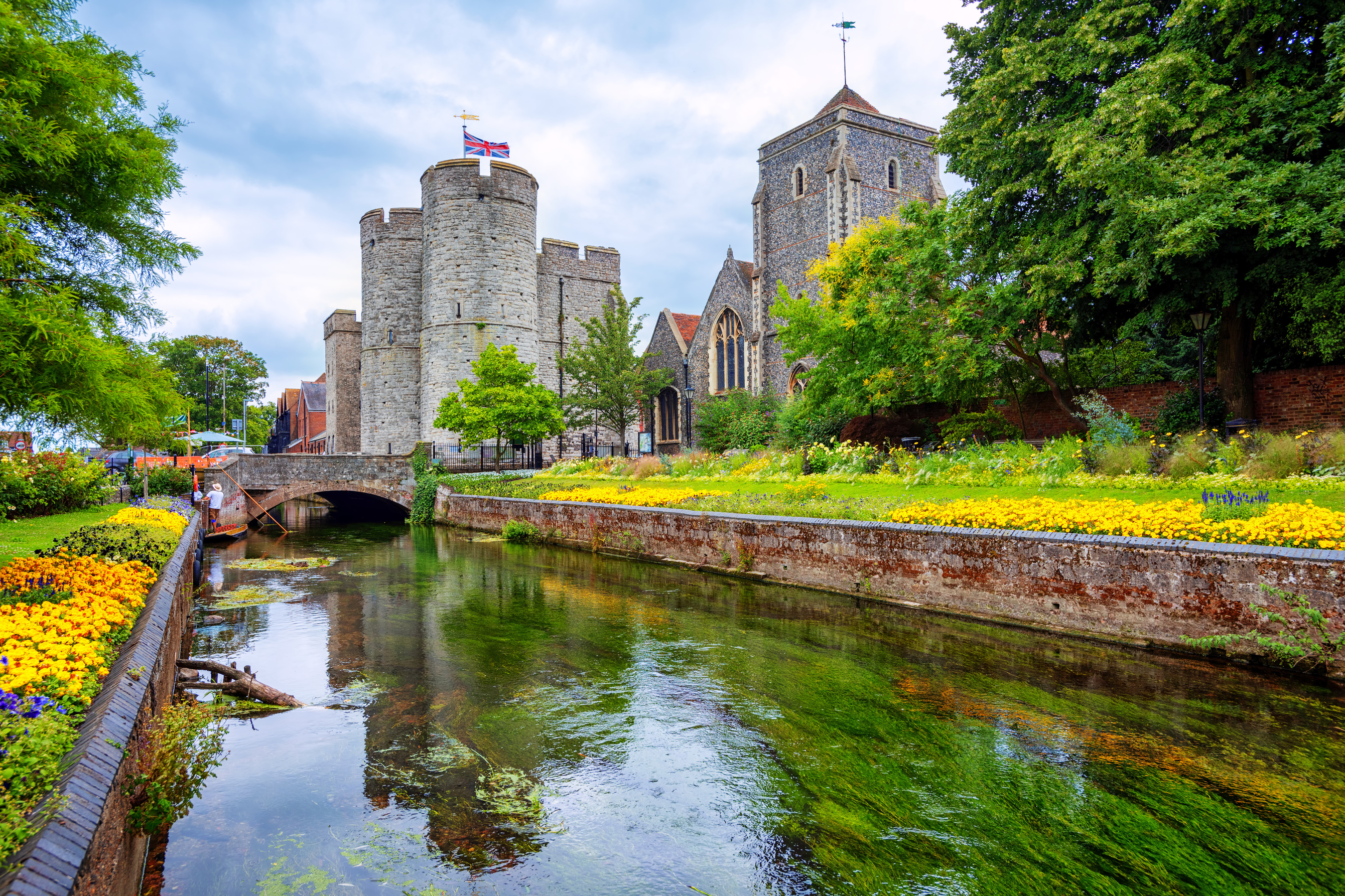 westgate-towers-and-guildhall-in-canterbury-england-uk303393195