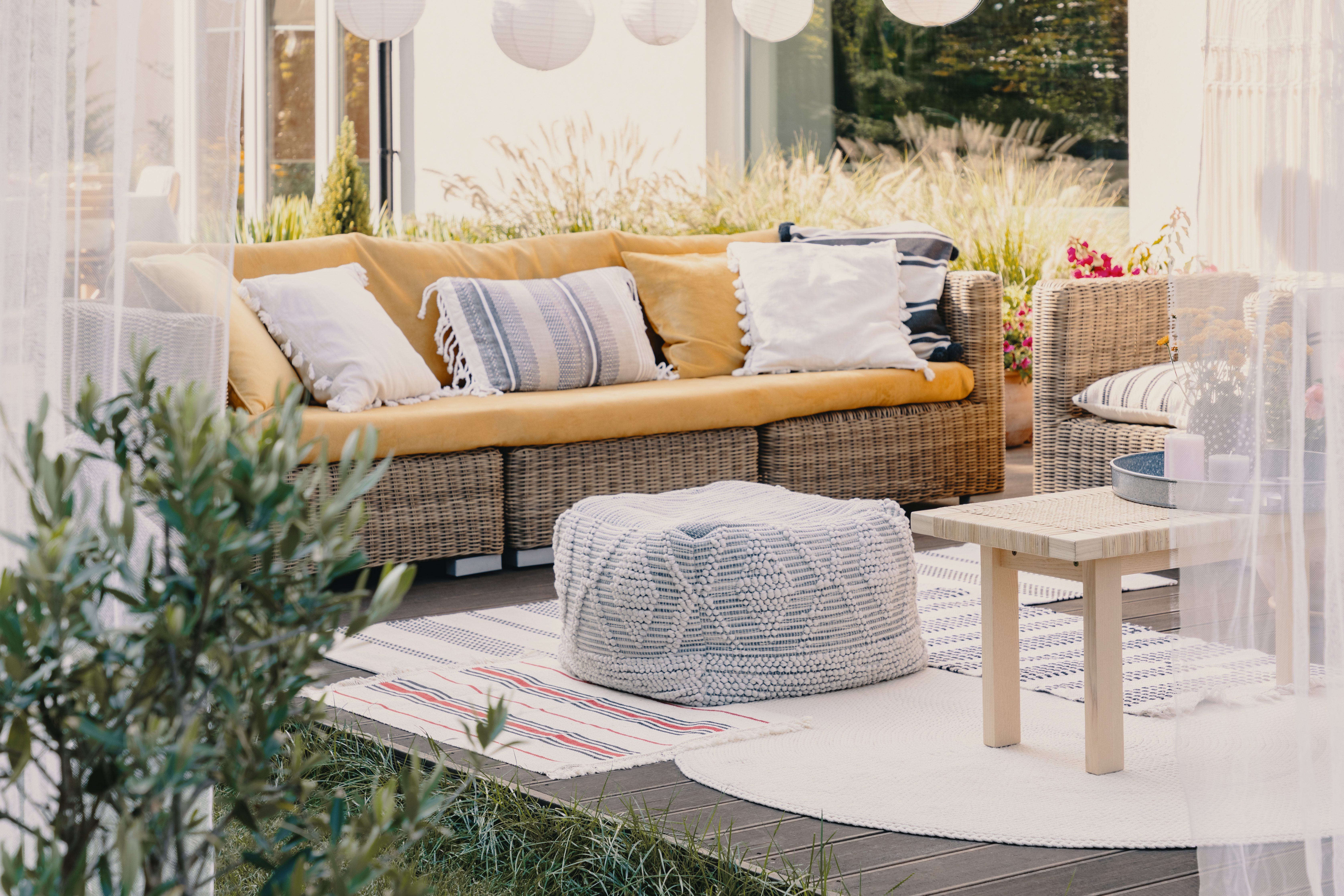 yellow_and_grey_summer_rattan_garden_furniture