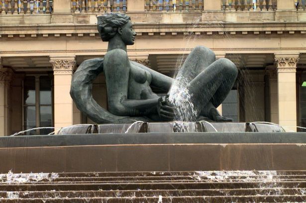 floozie-in-the-jacuzzi-2