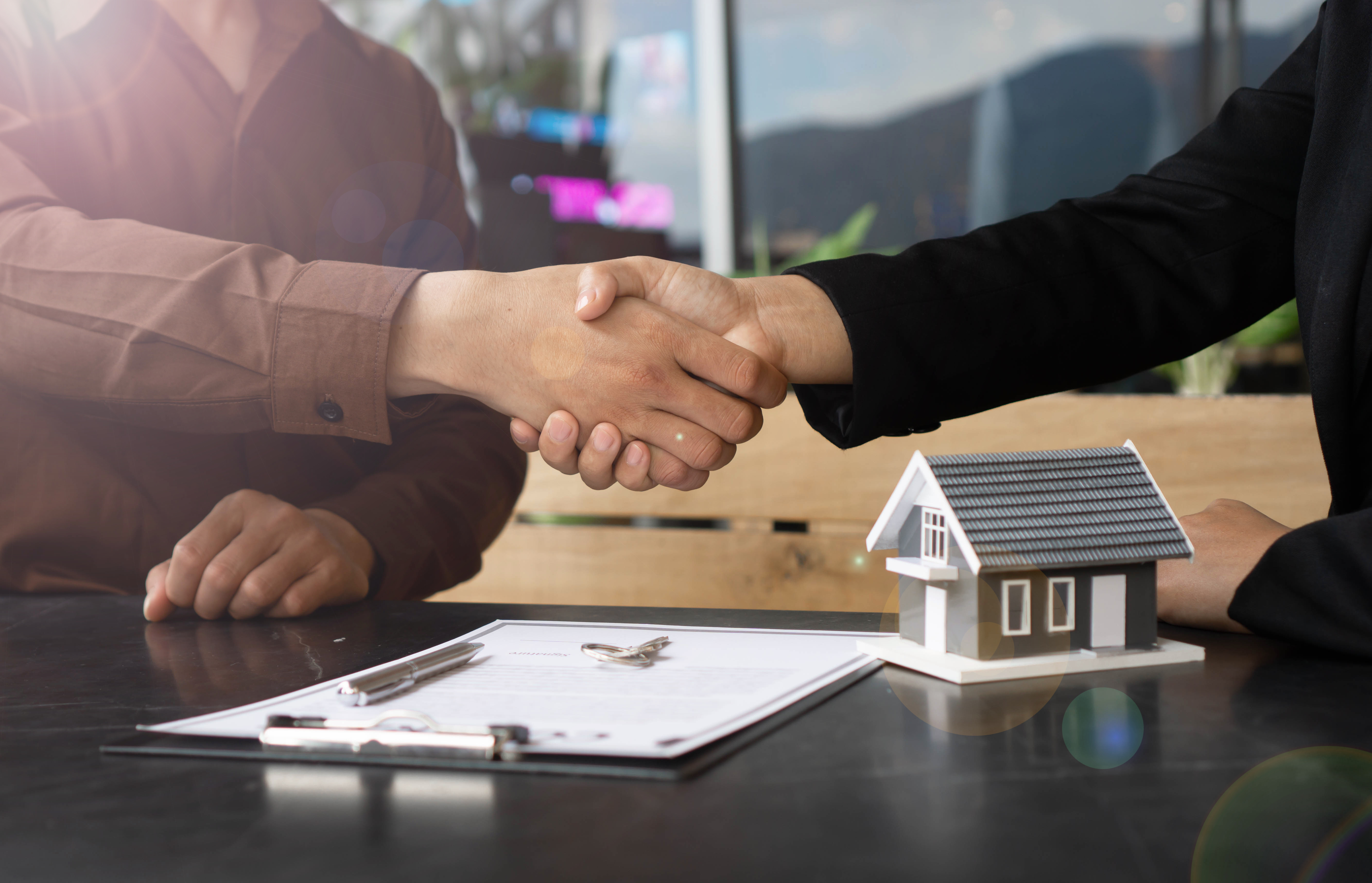 Buyers and real estate agents have agreed to buy and sell by shaking hands