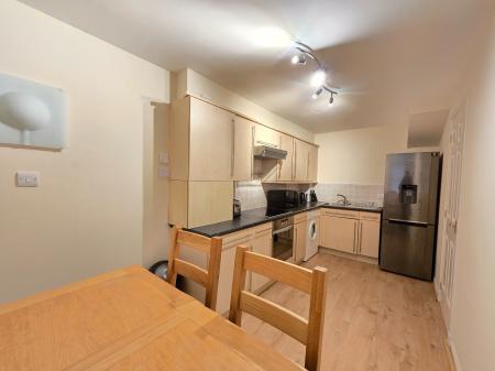 2 bedroom Maisonette to let in Margaret Place, Aberdeen, AB10