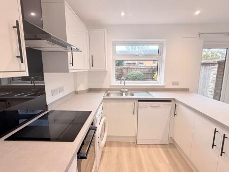 3 bedroom Terraced House to let in Avondale, Ash Vale, GU12