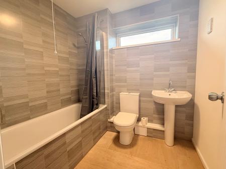 3 bedroom Terraced House to let in Avondale, Ash Vale, GU12