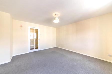 2 bedroom Flat for sale in Ascot Court, Aldershot