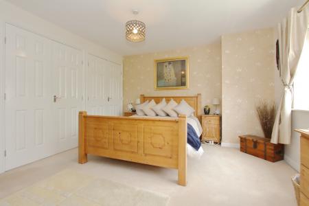 5 bedroom Detached house for sale in Blueberry Gardens, Andover, SP10