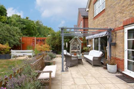 5 bedroom Detached house for sale in Blueberry Gardens, Andover, SP10