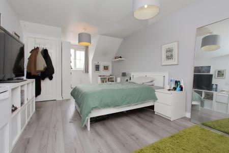 5 bedroom Detached house for sale in Blueberry Gardens, Andover, SP10