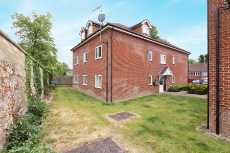 2 bedroom Flat for sale in Chandlers Court, Tidworth, SP9