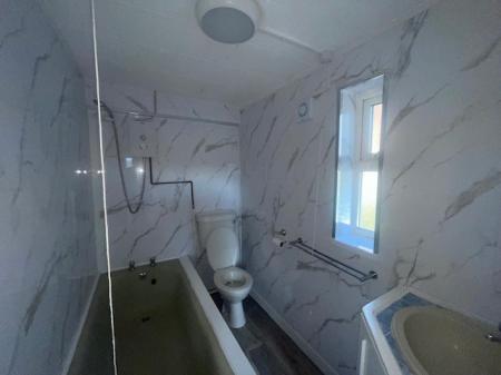 1 bedroom Flat to let in 154 Junction Road, Andover, SP10