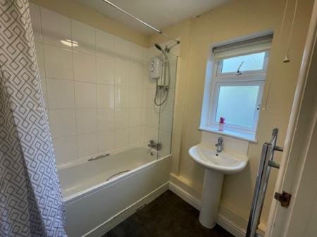 1 bedroom Flat to let in Acre Path, Andover, SP10