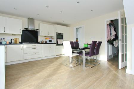 4 bedroom Detached house for sale in Locksbridge Road, Andover, Andover, SP11