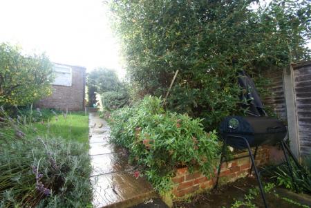 3 bedroom Terraced House to let in Clatford Manor Estate, Upper Clatford, SP11